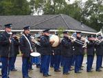 Ondanks de regenval toch een fraai miniconcert van het Trompetterkorps